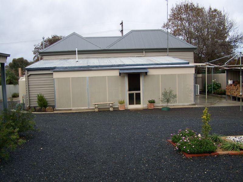 12 Dundas Street, St Arnaud VIC 3478