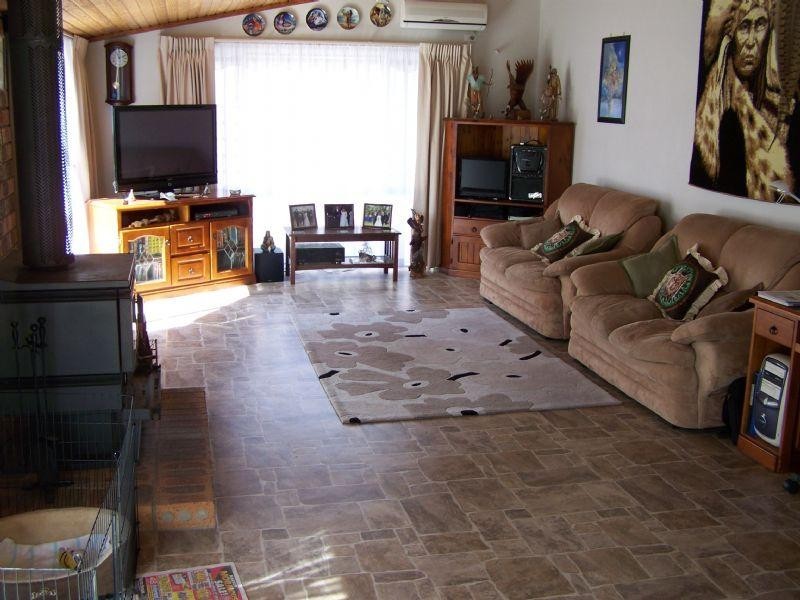 8 Nelson Parade, St Arnaud VIC 3478