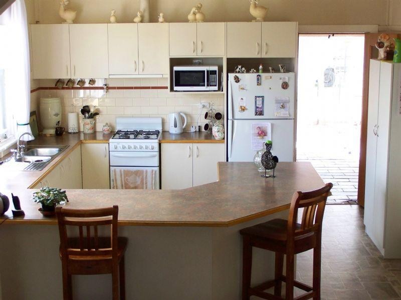 8 Nelson Parade, St Arnaud VIC 3478