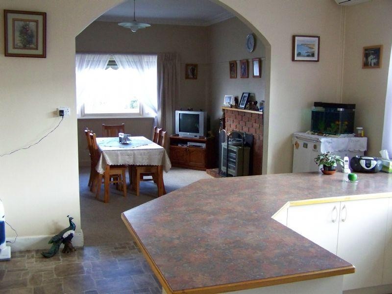 8 Nelson Parade, St Arnaud VIC 3478