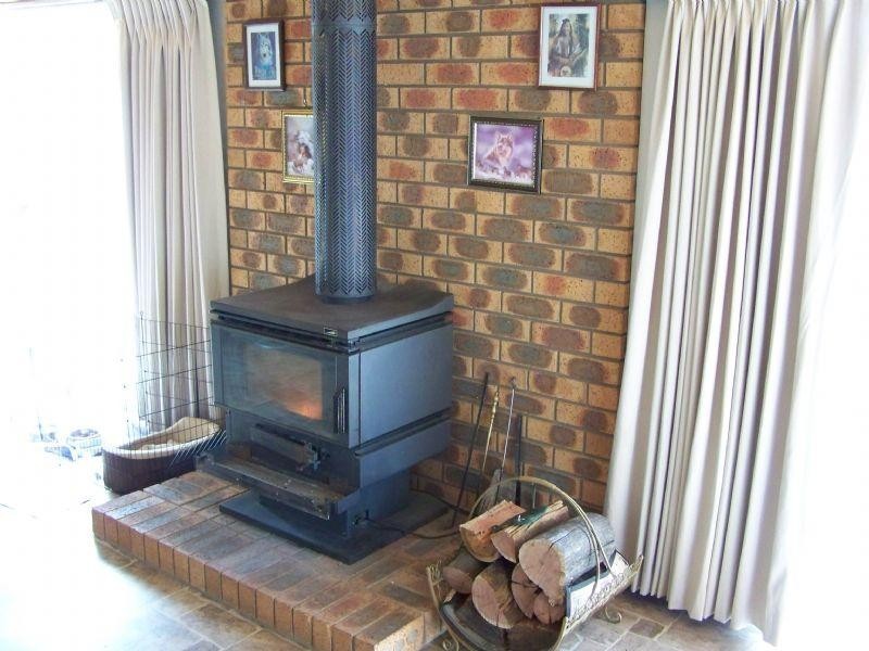 8 Nelson Parade, St Arnaud VIC 3478