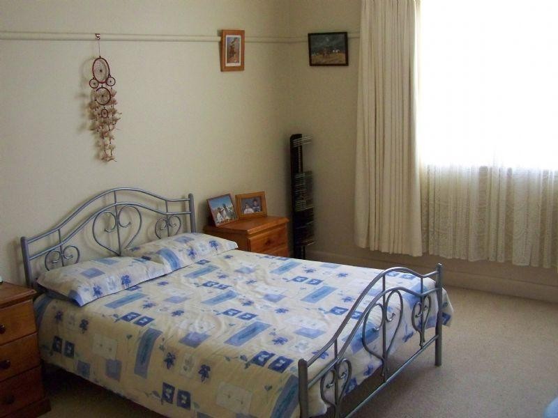 8 Nelson Parade, St Arnaud VIC 3478