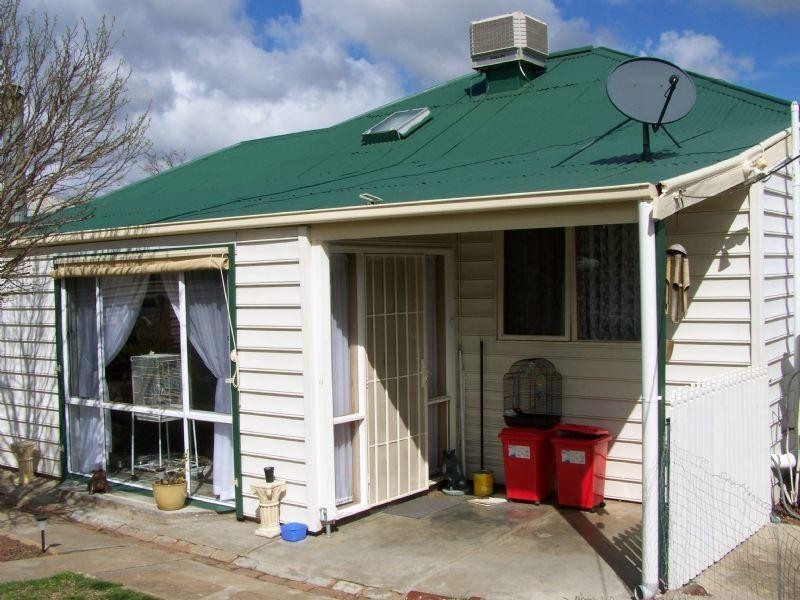 8 Nelson Parade, St Arnaud VIC 3478