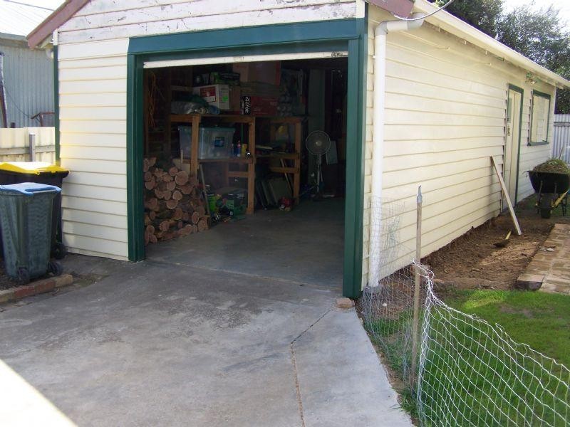 8 Nelson Parade, St Arnaud VIC 3478