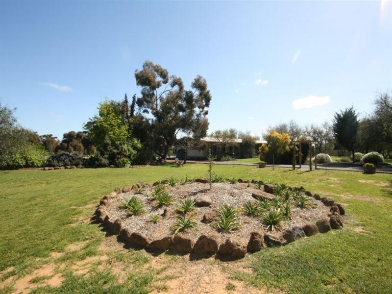 6533 Northern Highway, Rochester VIC 3561