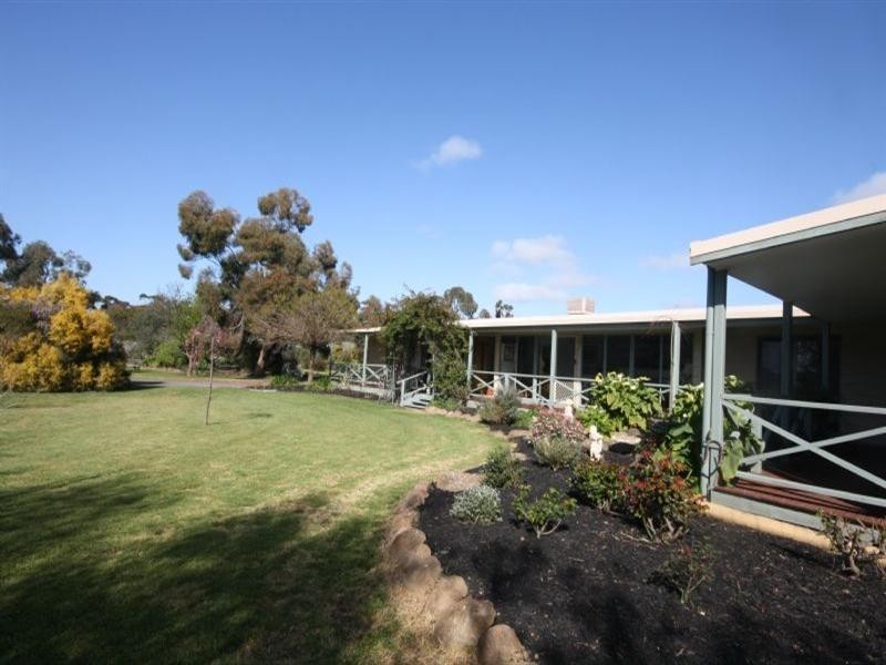 6533 Northern Highway, Rochester VIC 3561