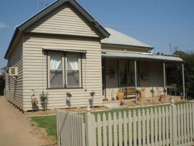 3 Moore Street, Rochester VIC 3561