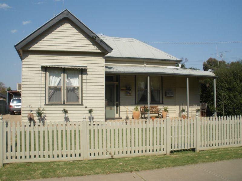 3 Moore Street, Rochester VIC 3561