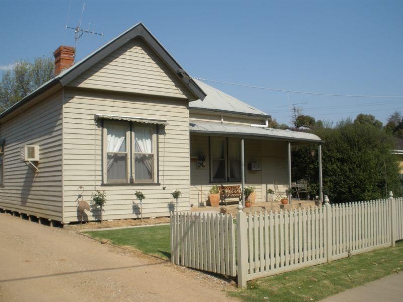 3 Moore Street, Rochester VIC 3561