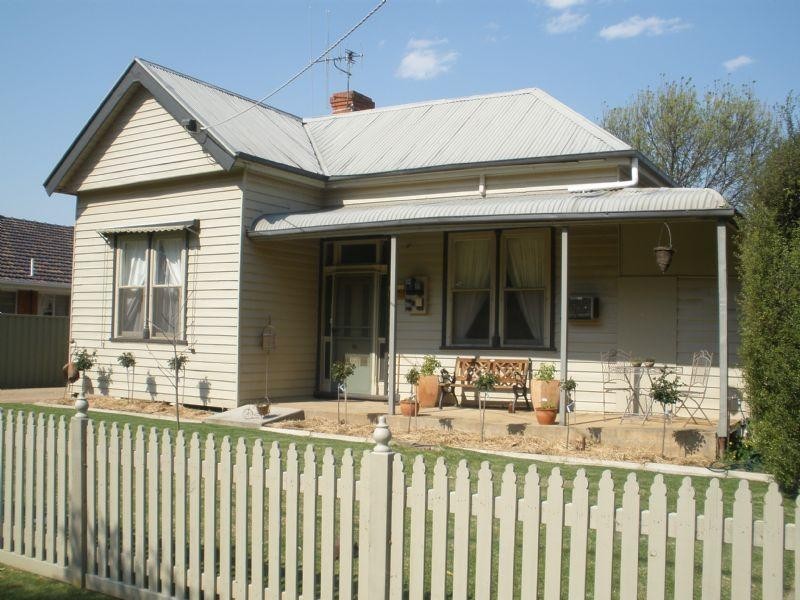 3 Moore Street, Rochester VIC 3561
