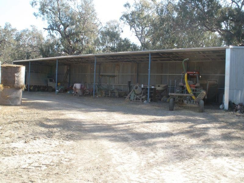 131 Brooks Road, Rochester VIC 3561
