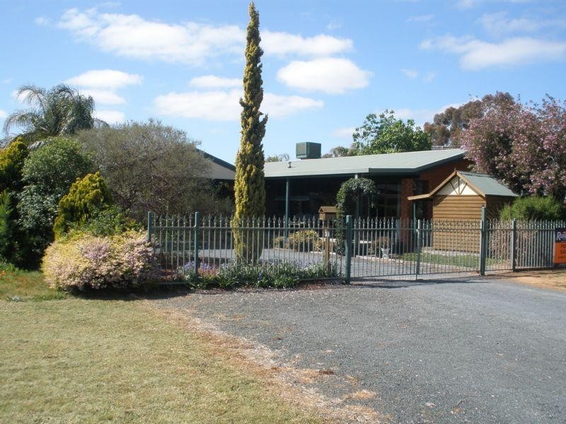 33 Francis Street, Rochester VIC 3561