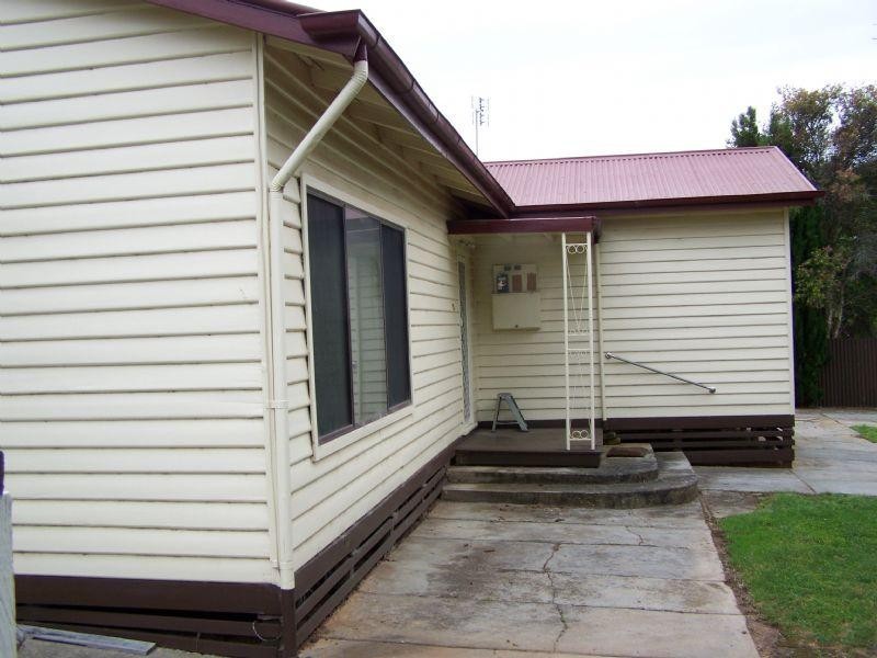 18 Navarre Road, St Arnaud VIC 3478