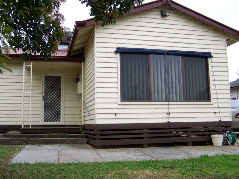 18 Navarre Road, St Arnaud VIC 3478