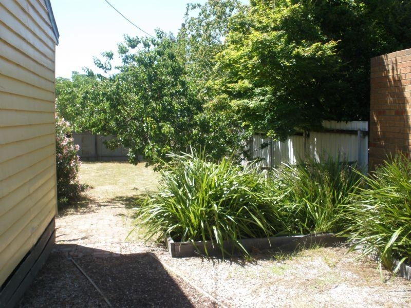 11 Victoria Street, Rochester VIC 3561