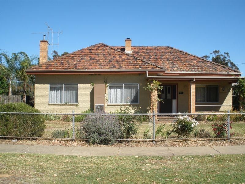10 Victoria Street, Rochester VIC 3561