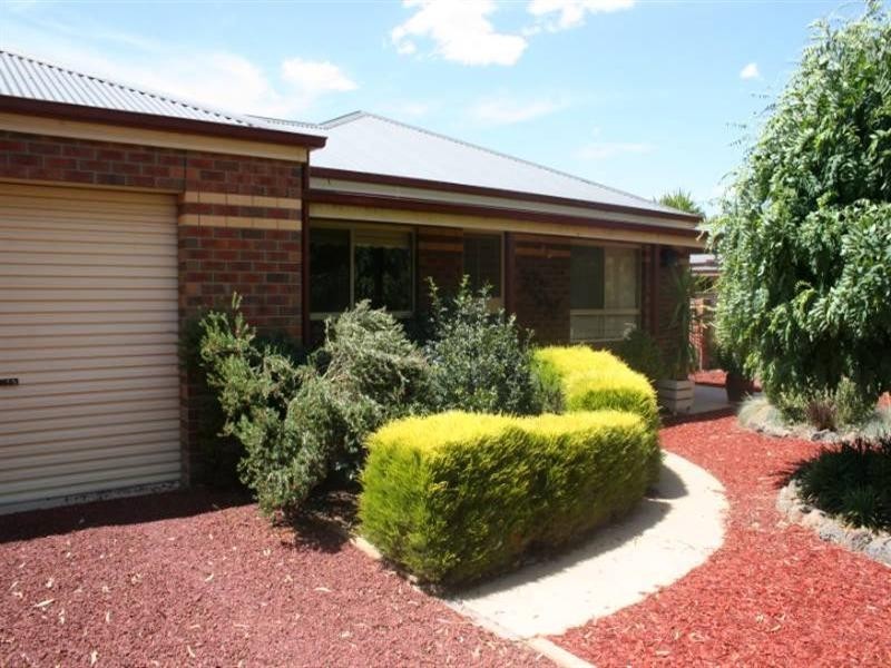 12 Doyle Street, Rochester VIC 3561