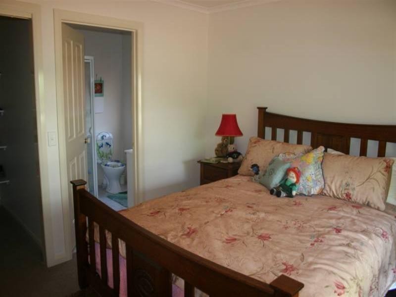 12 Doyle Street, Rochester VIC 3561