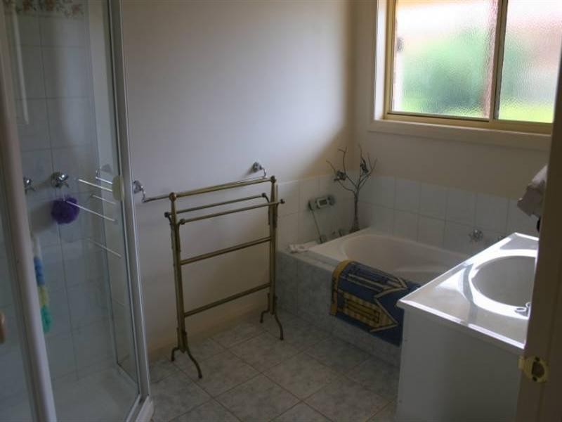 12 Doyle Street, Rochester VIC 3561