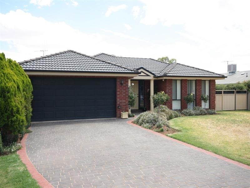 6 Baynes Street, Rochester VIC 3561