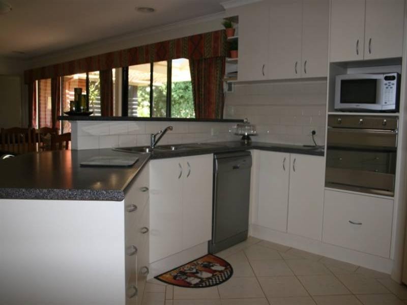 6 Baynes Street, Rochester VIC 3561