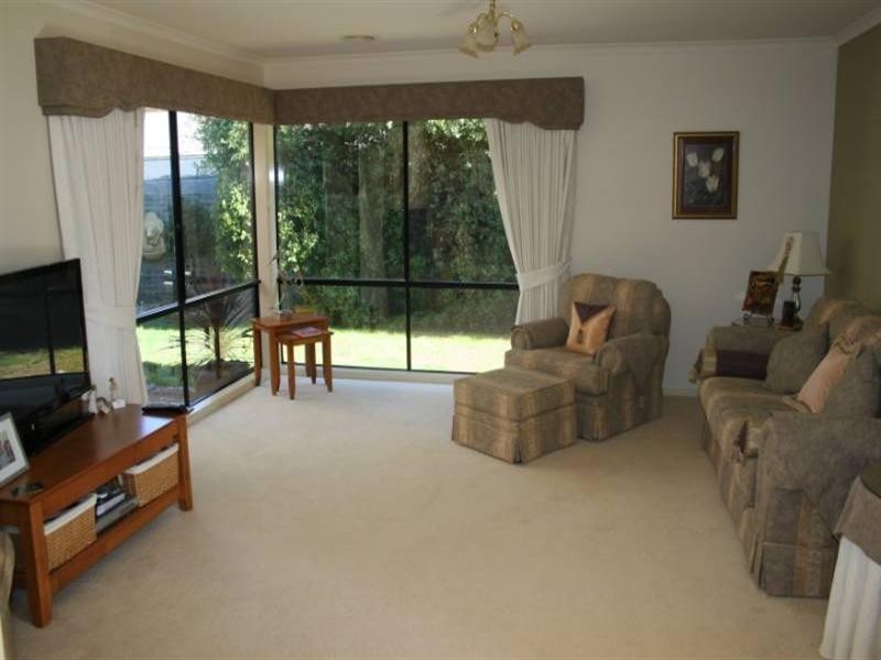 6 Baynes Street, Rochester VIC 3561