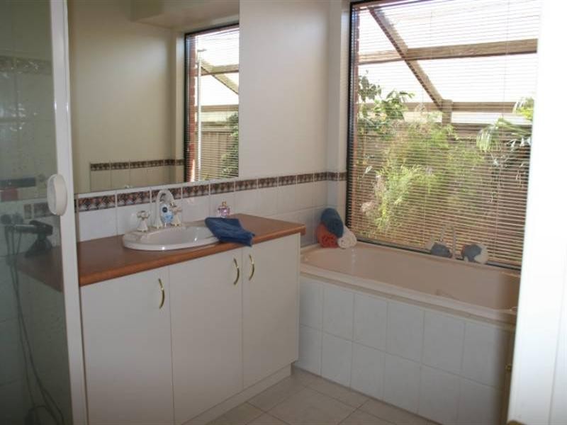 6 Baynes Street, Rochester VIC 3561