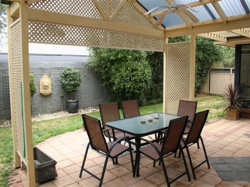 6 Baynes Street, Rochester VIC 3561