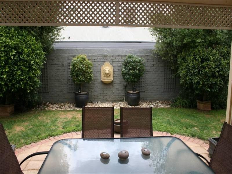 6 Baynes Street, Rochester VIC 3561