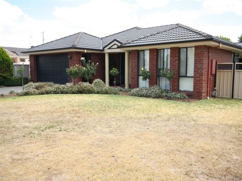 6 Baynes Street, Rochester VIC 3561