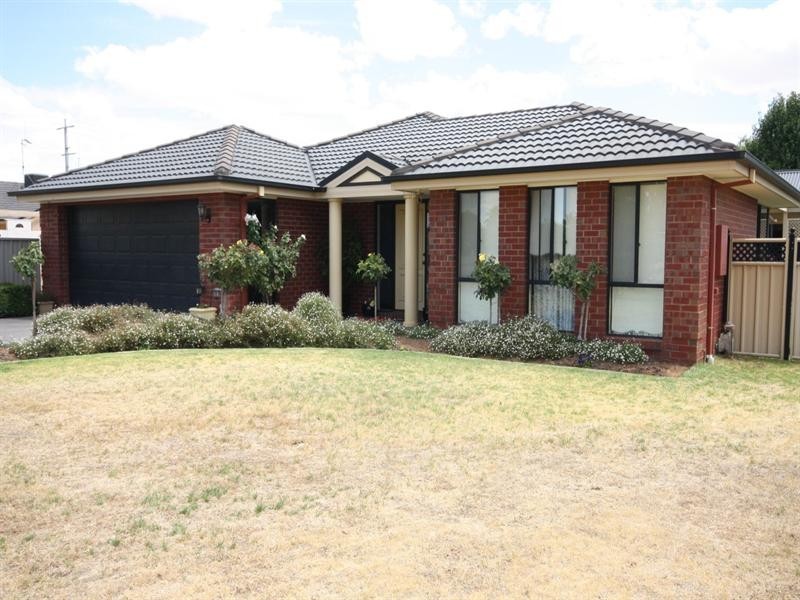 6 Baynes Street, Rochester VIC 3561