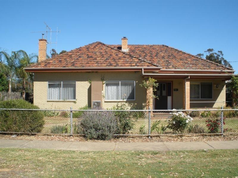 10 Victoria Street, Rochester VIC 3561