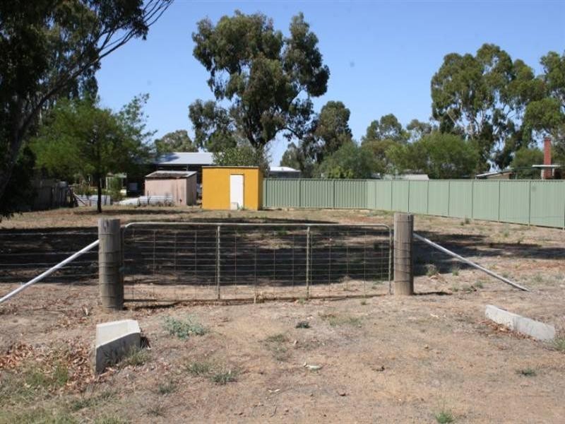 4 Cromwell Street, Rochester VIC 3561