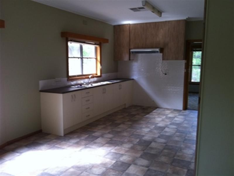 48 Railway Road, Rochester VIC 3561