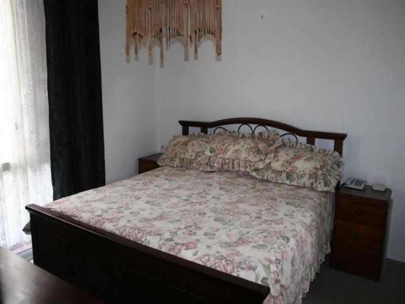 UNIT 16 Caravan Park, Rochester VIC 3561