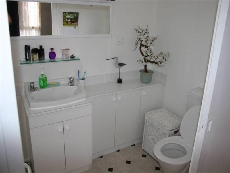 UNIT 16 Caravan Park, Rochester VIC 3561