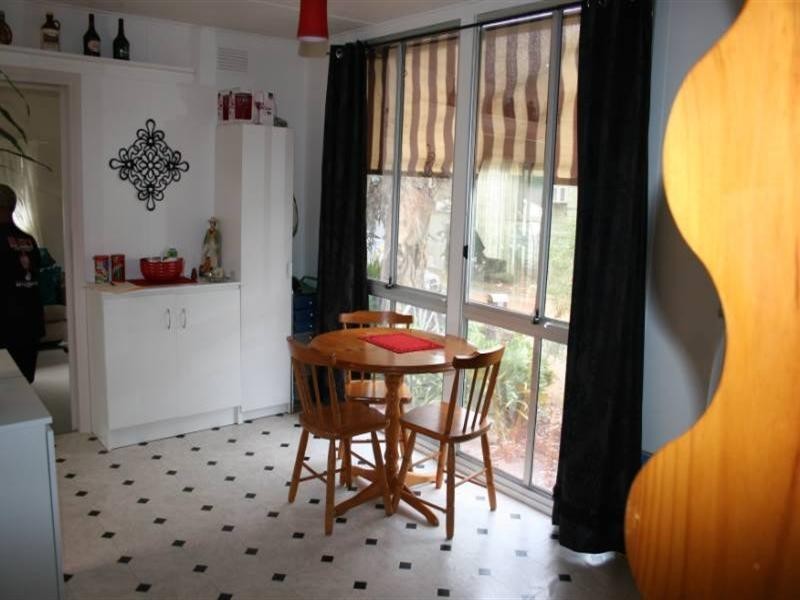 UNIT 16 Caravan Park, Rochester VIC 3561