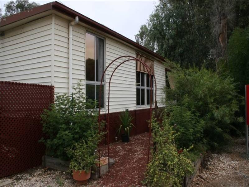 UNIT 16 Caravan Park, Rochester VIC 3561
