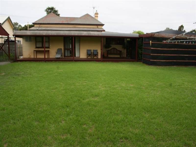 16 Northcote Street, Rochester VIC 3561