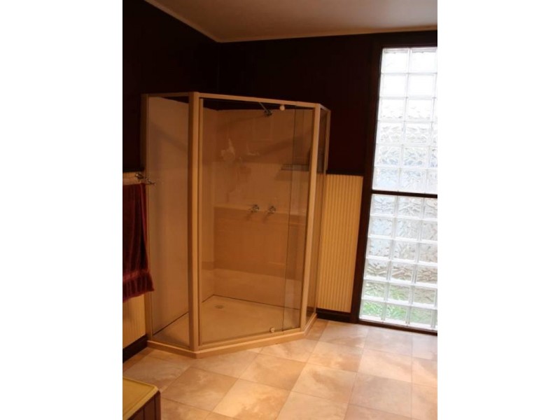 16 Northcote Street, Rochester VIC 3561