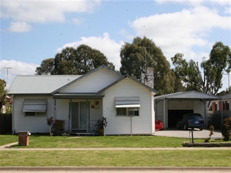 82 Victoria Street, Rochester VIC 3561