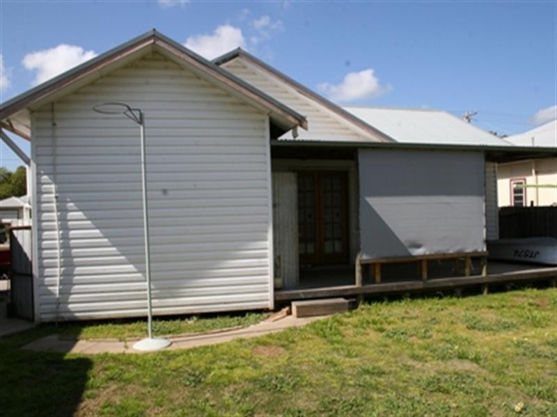 82 Victoria Street, Rochester VIC 3561