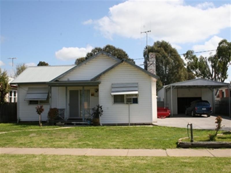 82 Victoria Street, Rochester VIC 3561