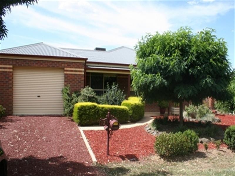 12 Doyle Street, Rochester VIC 3561