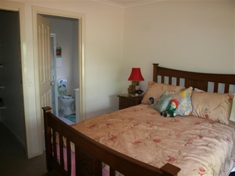 12 Doyle Street, Rochester VIC 3561