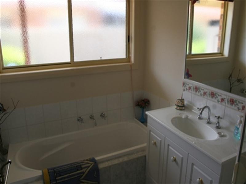 12 Doyle Street, Rochester VIC 3561