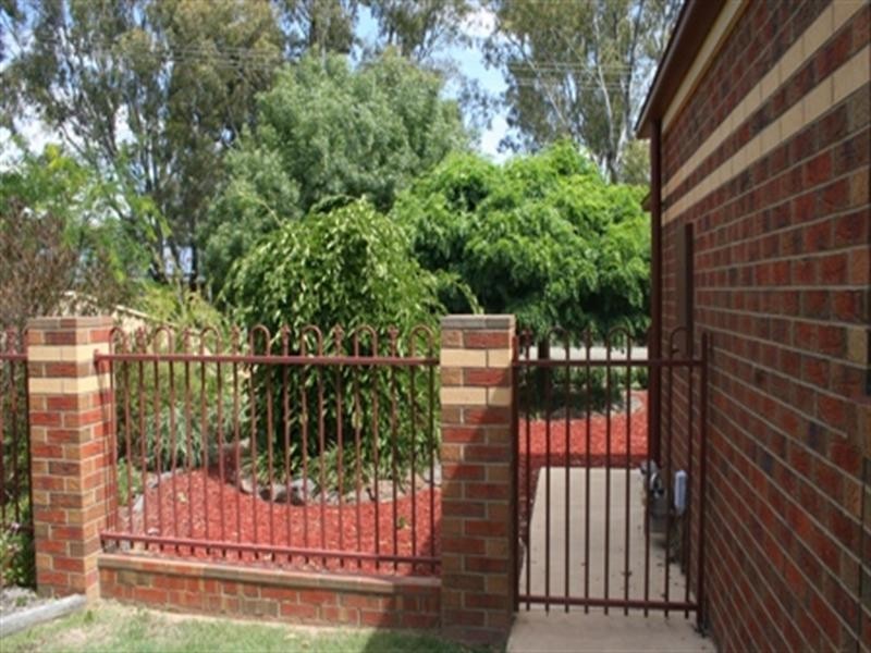 12 Doyle Street, Rochester VIC 3561