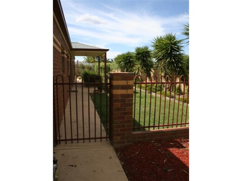 12 Doyle Street, Rochester VIC 3561