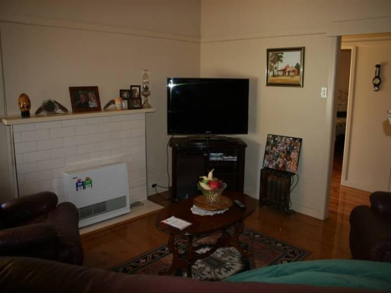 11 Edward Street, Rochester VIC 3561