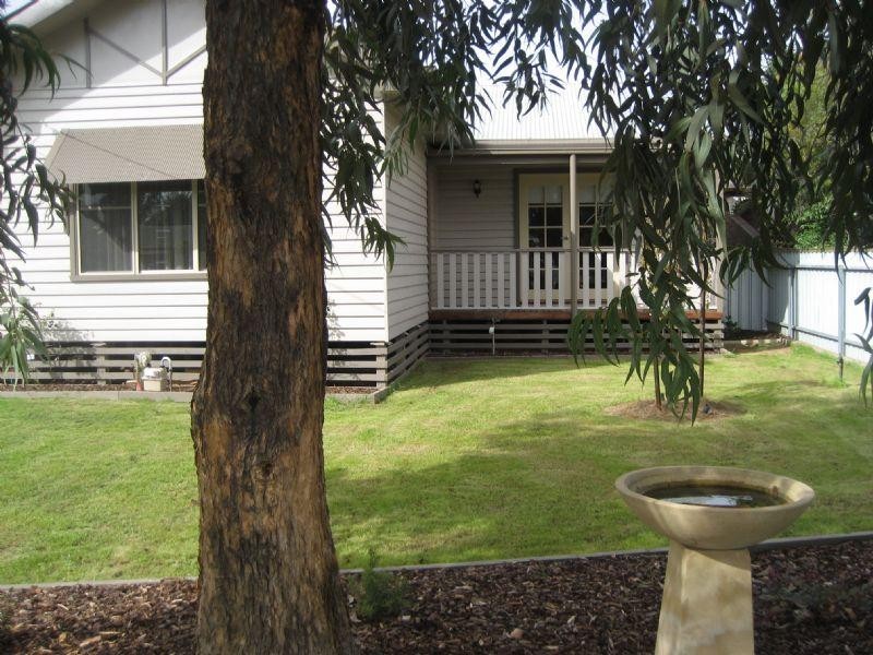75 Victoria Street, Rochester VIC 3561